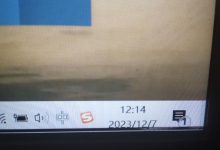 屏幕下方闪烁的黑线是坏了吗?-有卡有网