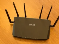 设置路由器需要插网线吗？需要根据具体型号和网络环境决定。-路由网