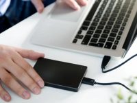 Win10无法访问移动硬盘怎么办-路由网