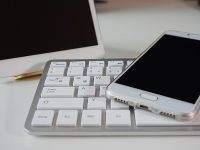 ipad键盘在中间了怎么办-路由网