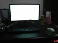 怎么用一台电脑同时看电影玩游戏-路由网