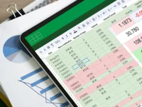 Excel表格中实现文字垂直居中对齐的4种方法详解-路由网